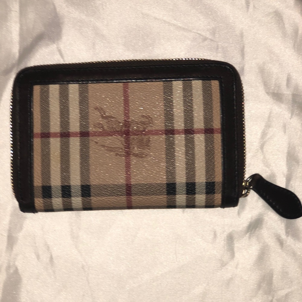 Gently used authentic medium sized Burberry wallet
